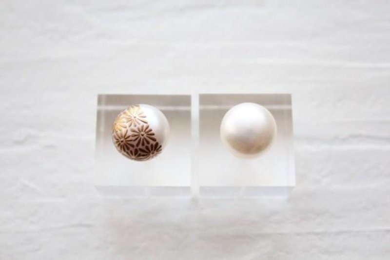 MAKIE Pearl Earrings / Japanese Pattern_Chrysanthemum - Earrings & Clip-ons - Other Metals 