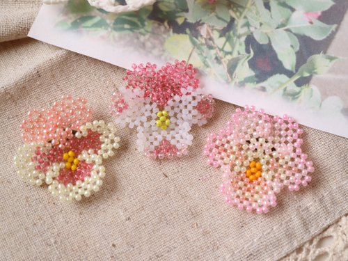 Heart Bouquet パンジーのブローチ ピンク系 繊細 レース ビオラ 菫 すみれ 三色菫 三色すみれ ピンク 黃 イエロー かわいい