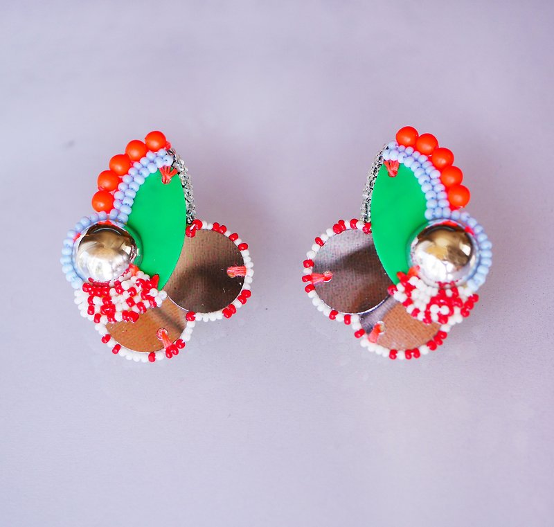 tsububu / bead embroidery / microorganisms / earrings / Clip-On/ one / made to order - Earrings & Clip-ons - Thread Green