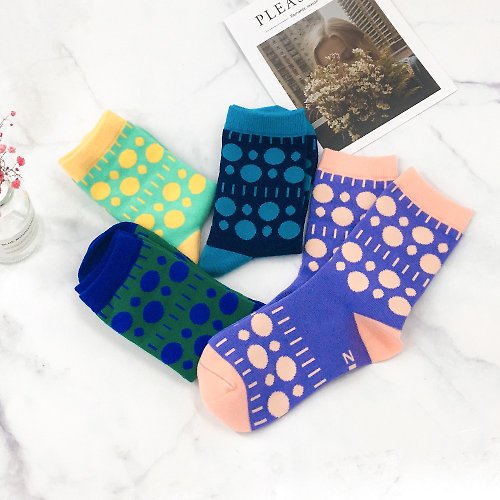 ZILA SOCKS | 台灣織襪設計品牌 直點點休閒棉襪 | 6色
