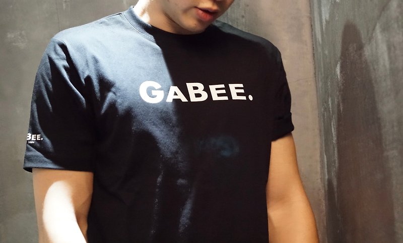 GABEE. facade T-shirt - เสื้อยืดผู้ชาย - ผ้าฝ้าย/ผ้าลินิน สีดำ