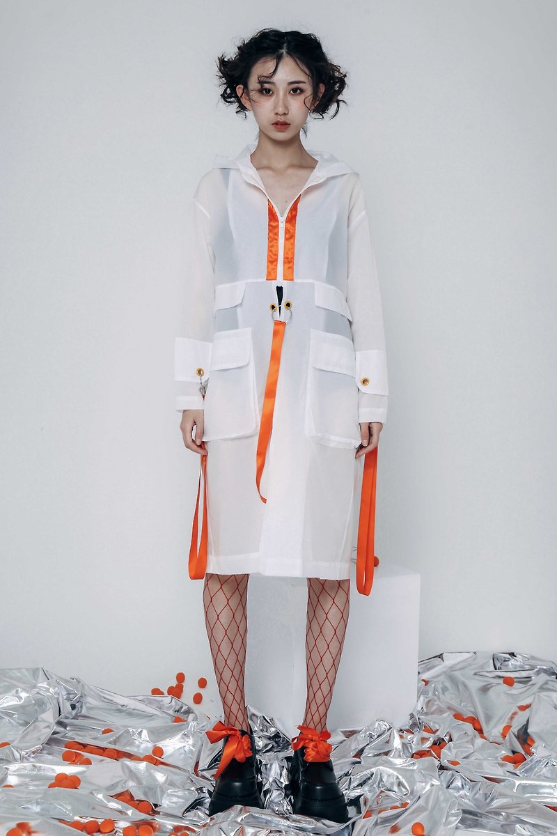 UF9193 independent design 17 summer hit dyed with transparent sunscreen men and women behind the embroidered hooded long coat - เสื้อแจ็คเก็ต - เส้นใยสังเคราะห์ สีใส