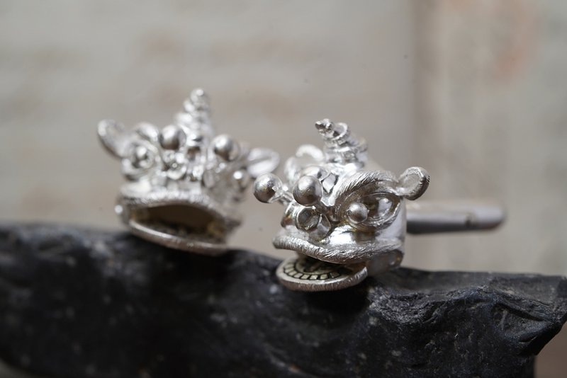 925 Silver Lion Dance Cuff Links - กระดุมข้อมือ - เงินแท้ สีเงิน