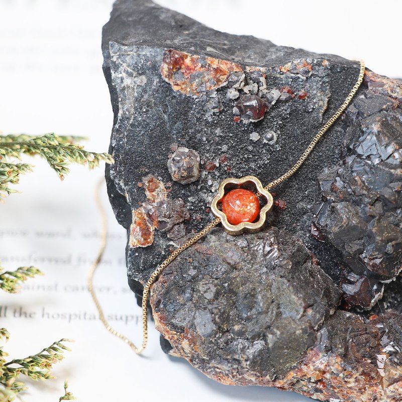 Blossom‧Brilliant Gold Stone Gold Strawberry Flower Necklace - Necklaces - Crystal Orange