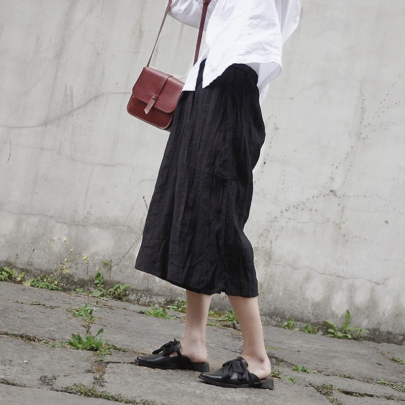Linen Folded Pants | Pants | Wide Leg Pants | Folds | Lace | Linen | Independent Brand | Sora - กางเกงขายาว - ผ้าฝ้าย/ผ้าลินิน สีดำ