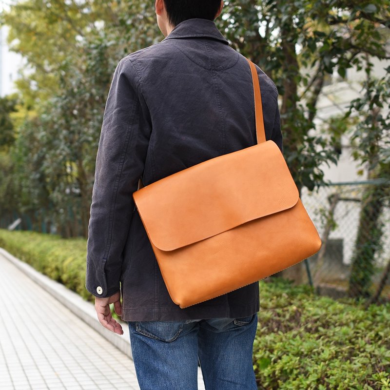 日本職人手作皮革經典郵差包 (CK-4) M - 共5色 - 側背包/斜背包 - 其他材質 多色