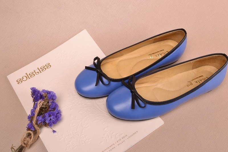 Handmade doll shoes blue sky - รองเท้าลำลองผู้หญิง - หนังแท้ สีน้ำเงิน