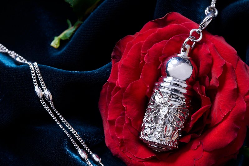 Neve Jewelry Silver Dragonfly Mini Perfume Bottle Necklace (Silver) - สร้อยคอ - โลหะ ขาว