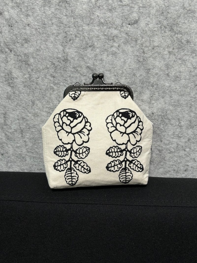 MBC handmade Marimekko 8cm square frame kiss lock bag loose paper bag black frame roses - Messenger Bags & Sling Bags - Cotton & Hemp Black