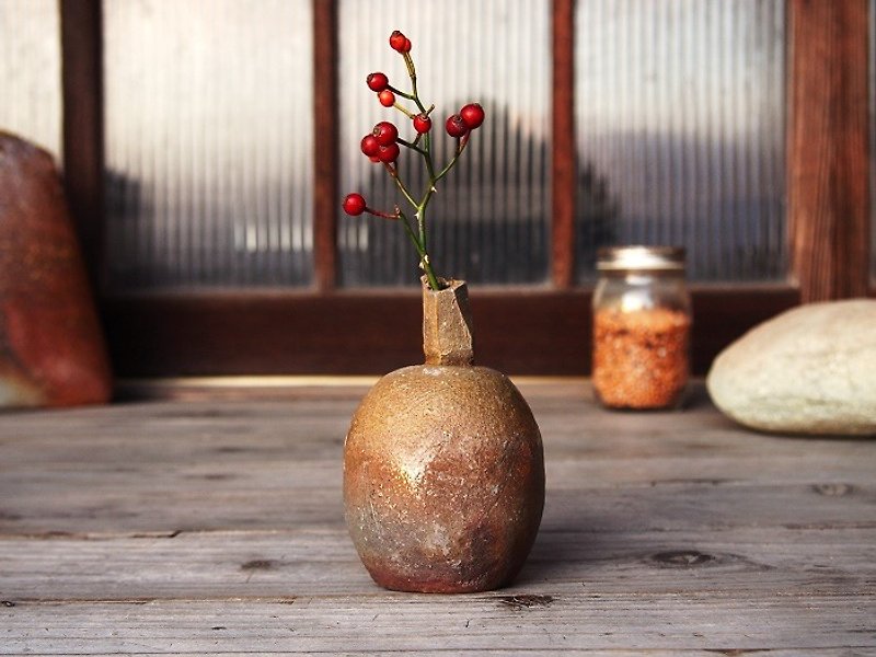 Bizen vase (small) _ h2-021 - Plants - Pottery Brown