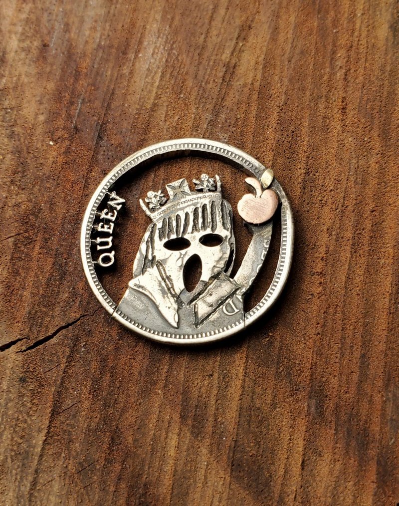 硬幣改造吊墜(主題: 恐怖妹妹的執念蘋果) - 項鍊 - 其他金屬 銀色