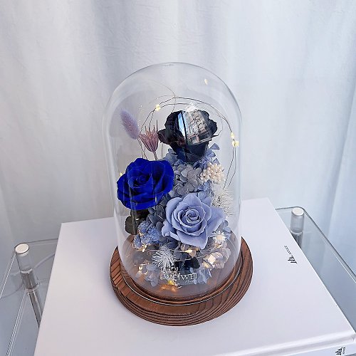 WEIWEI FLOWER 威威花藝設計 母親節禮盒/客製化禮物 LED三朵玫瑰永生花玻璃鐘罩-寶藍
