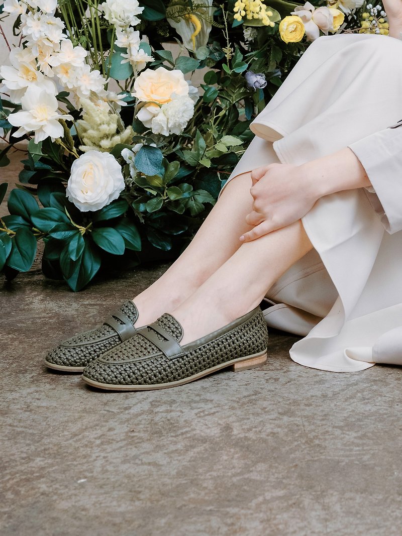 Hong Kong brand Katie Linen Loafers eco-friendly leather woven fruit green loafers - รองเท้าลำลองผู้หญิง - วัสดุอีโค สีเขียว