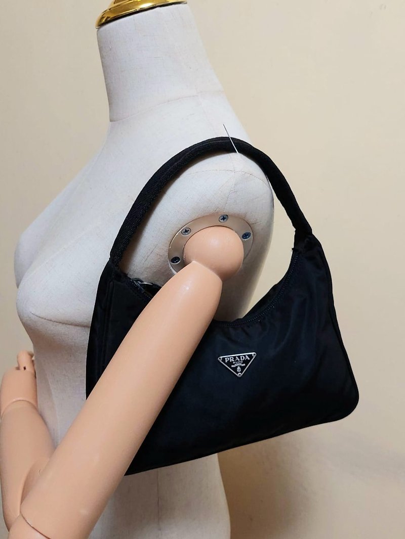 [LA LUNE] Second-hand Prada black Hobo armpit single shoulder side shoulder small bag handbag - Messenger Bags & Sling Bags - Waterproof Material Black