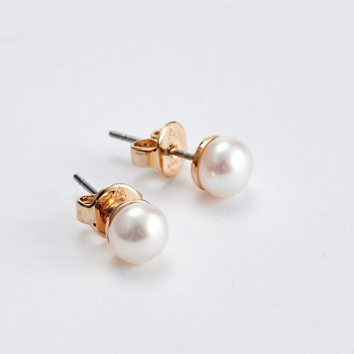 SOIRÉE BY N.Y. 蒔華芮設計師輕珠寶 貝之珠耳環(共2色) 天然珍珠/抗敏耳針/經典款式
