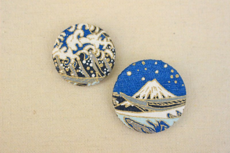 浮世絵　富士山と波　和紙缶バッチ２個セット - 徽章/別針 - 紙 