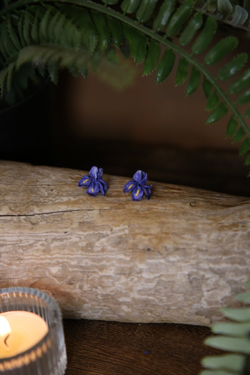 Iris Stainless Steel earrings Van Gogh oil painting tone painted pottery TzuTing - Earrings & Clip-ons - Pottery Blue