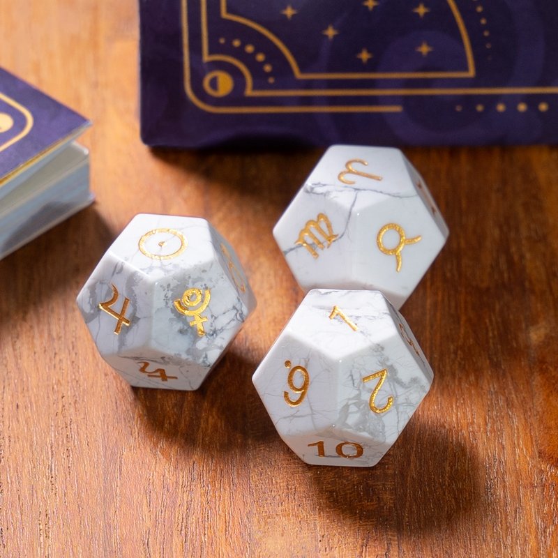 [Pre-order discount] Astrology Dice Set - White Turquoise - ของวางตกแต่ง - เครื่องเพชรพลอย ขาว