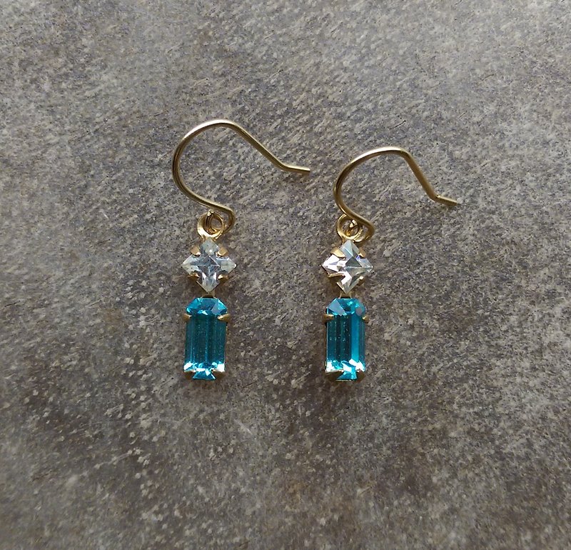 Antique brass light blue glass earrings - ต่างหู - เครื่องเพชรพลอย 