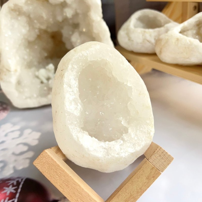 Angel of Wishes~Fine-quality Moroccan white crystal geode (D) with base (without lamp holder) - ของวางตกแต่ง - คริสตัล 