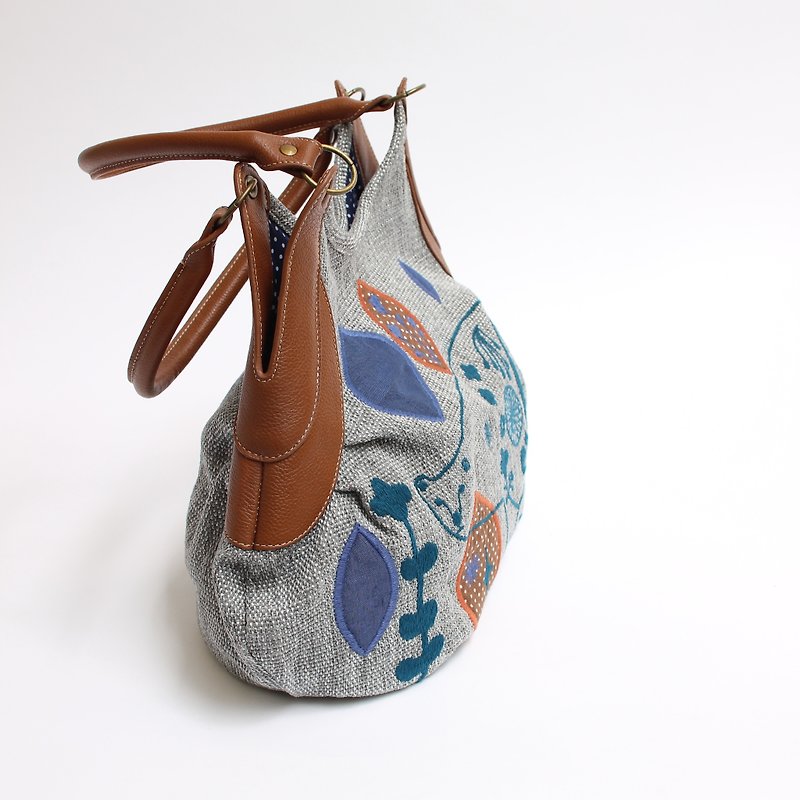 Polar bear embroidery · Granny bag - กระเป๋าถือ - เส้นใยสังเคราะห์ สีเงิน