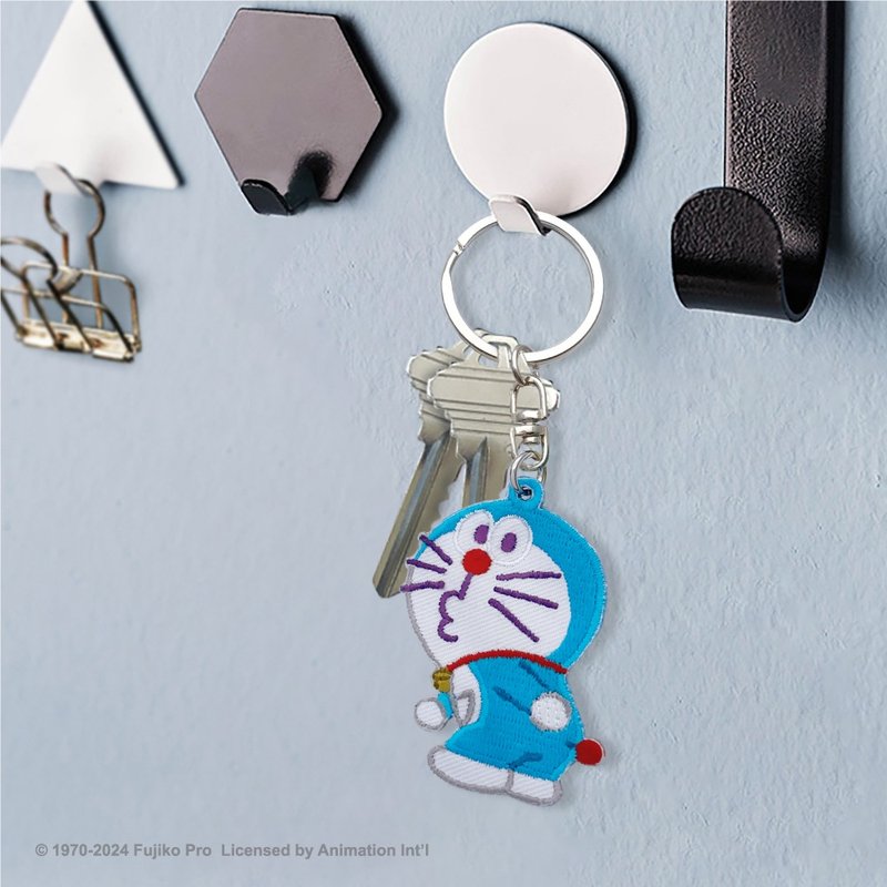 JzFun / Doraemon  刺繡吊飾鑰匙圈 (我在呢) - 鑰匙圈/鑰匙包 - 繡線 多色