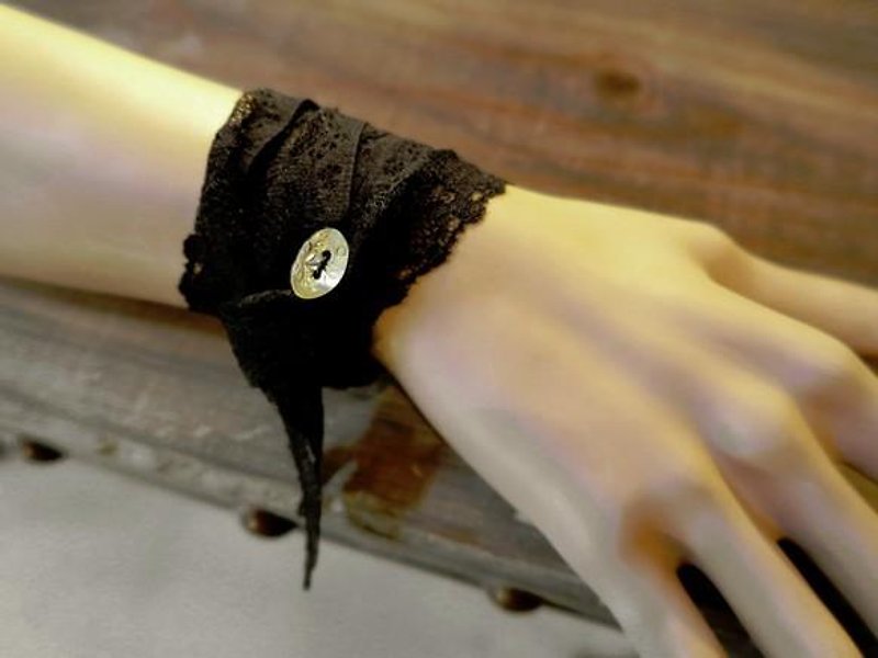 [Moon Flower] Lace Ribbon Bracelet Black A - สร้อยข้อมือ - ผ้าฝ้าย/ผ้าลินิน สีดำ