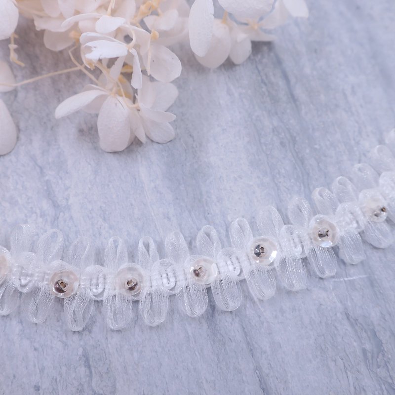 Lace flower aesthetic necklace - สร้อยคอ - ผ้าไหม ขาว