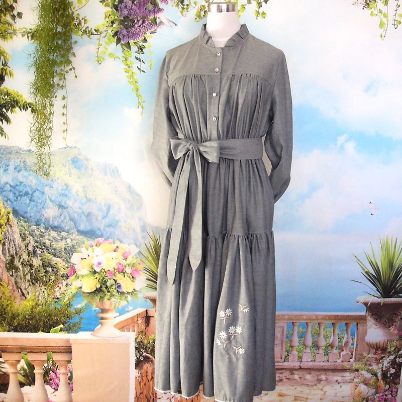 デイジーの刺繍のティアードワンピース - 洋裝/連身裙 - 棉．麻 灰色