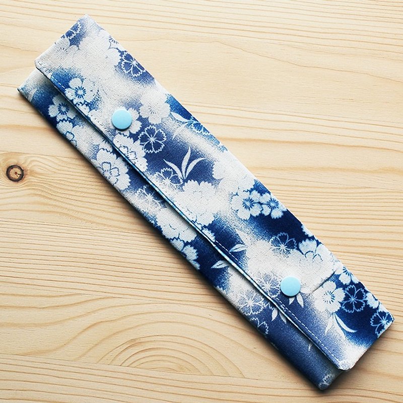 漸層櫻花橫式筷袋餐具組/三件組 - 筷子/筷子架 - 棉．麻 藍色