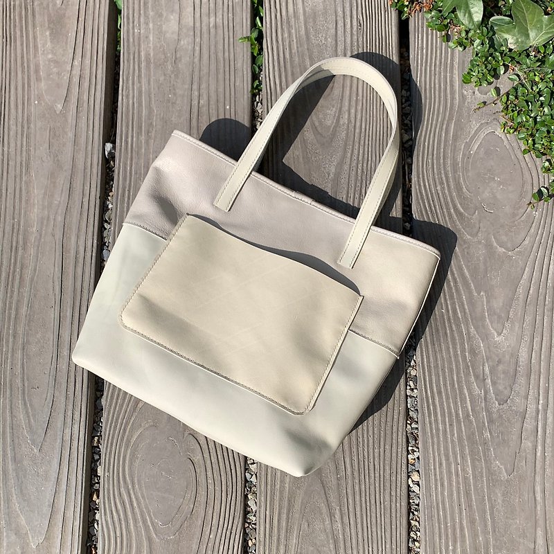 Gray and white pocket tote bag is the only one that will never hit the bag - Messenger Bags & Sling Bags - Genuine Leather Gray