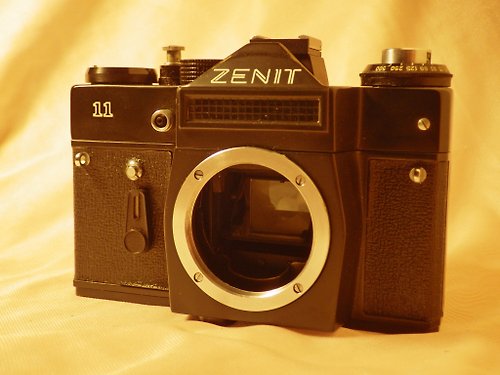 geokubanoid KMZ ZENIT-122 35mm film SLR camera BODY with Pentax M42 lens mount Russia 1990