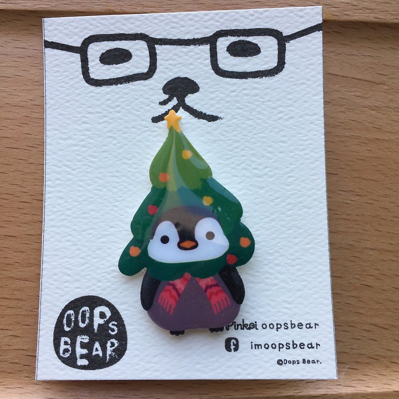 Oops bear - 聖誕樹小企鵝胸針 - 胸針/心口針 - 塑膠 綠色