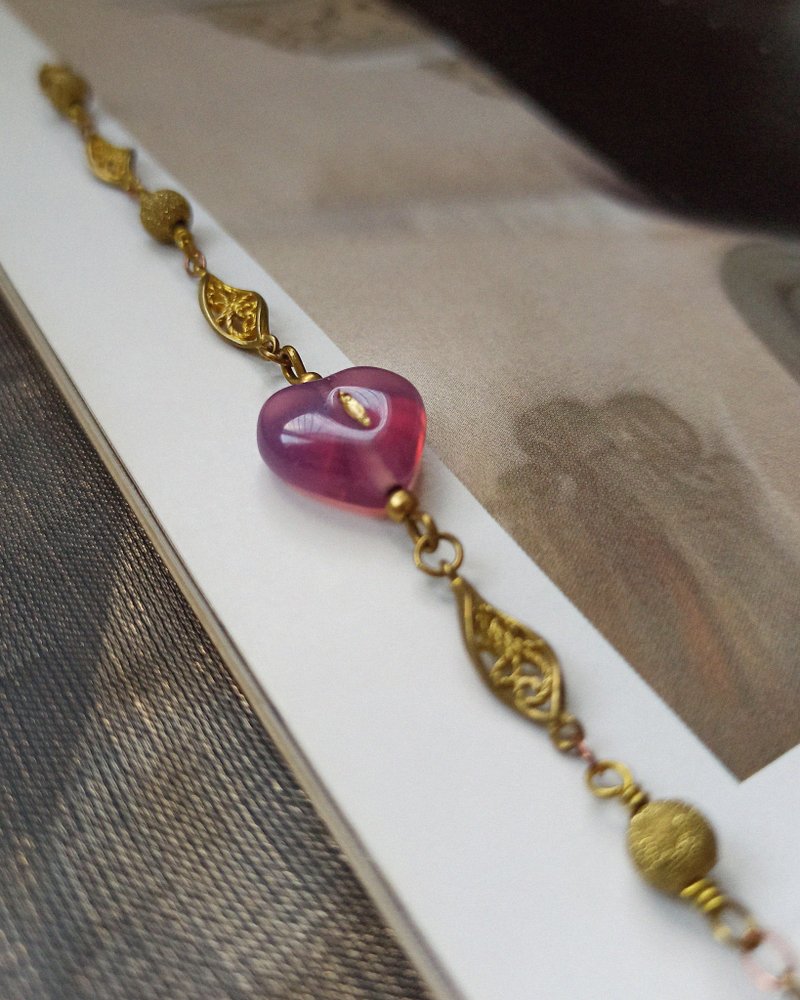 Antique beaded Bronze bracelet/peach heart-can be customized - สร้อยข้อมือ - ทองแดงทองเหลือง สีม่วง