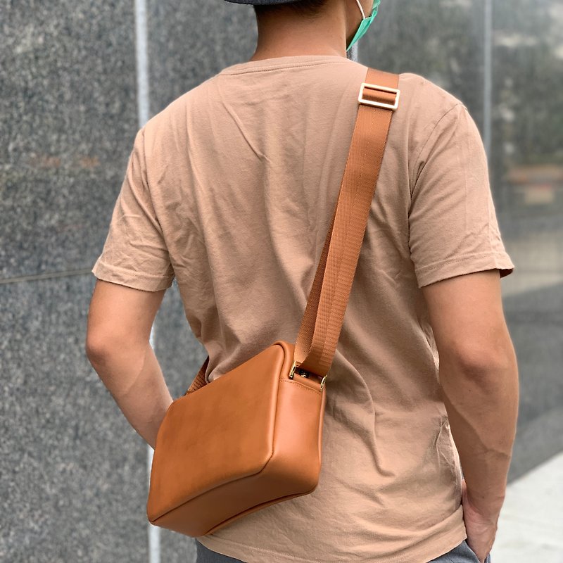 [Side Backpack Crossbody Bag] Caramel Neutral Crossbody Bag - กระเป๋าแมสเซนเจอร์ - หนังแท้ 