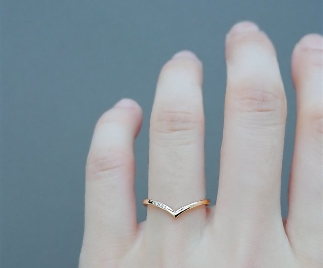 18K Solid Gold Chevron V Shaped Diamond Ring | Handmade Stackable