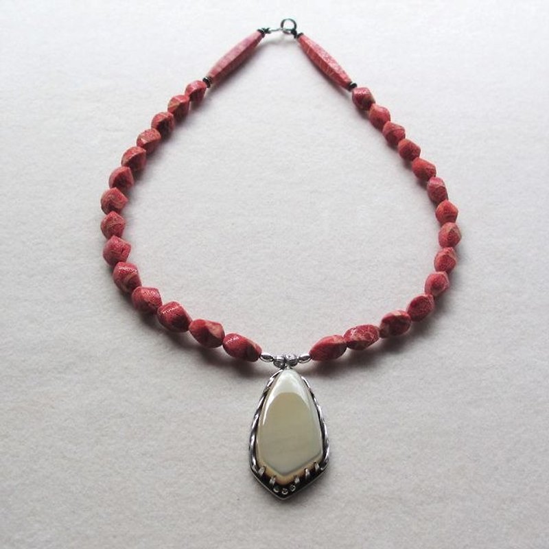 Shell / Isobana Coral Necklace - Necklaces - Other Metals Red