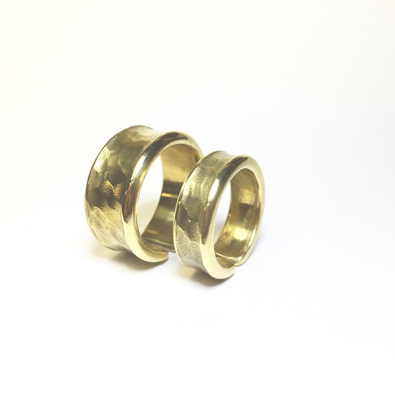Happiness No. 5 - Forged Wide Brass Ring Valentine's Day Ring 2 - แหวนคู่ - โลหะ สีทอง