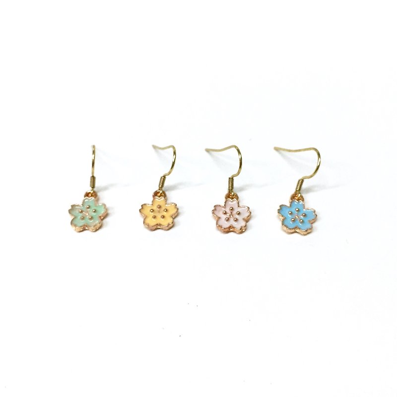 【Wakasang】|Sakura| Japanese enamel-glazed cherry blossoms. Japanese enamel flower earrings. Plated Bronze earrings. Hand-made earrings/earrings/ear hooks/ Clip-On. No piercings are available. - ต่างหู - โลหะ สีน้ำเงิน