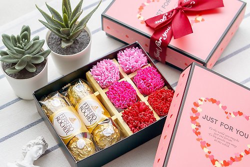 幸福朵朵 婚禮小物 花束禮物 母親節限定–金莎巧克力6顆入+6朵康乃馨香皂花禮盒–紅色