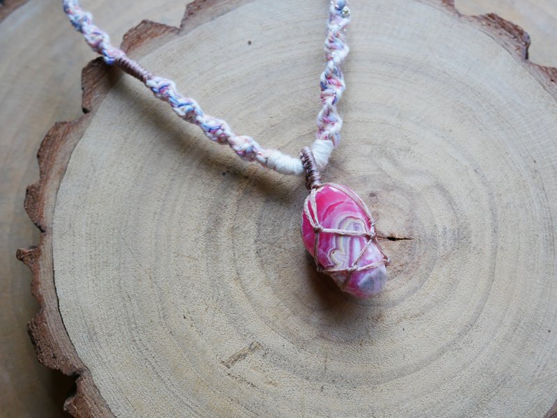 N28/SS23~rhodochrosite (Stone) l Wax thread l hand-twisted wool l hand-woven l rolling stone - สร้อยคอ - หิน สึชมพู