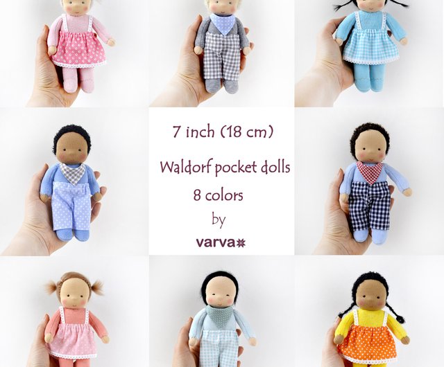 ウォルドルフ人形のポケット人形の高さは7インチ（18 cm）です