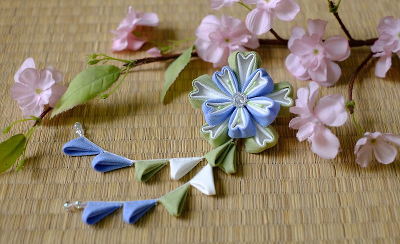 【洋粋スタイル】つまみ Fine work hand made flower hairpin-Macaron double cherry. Pink green sky blue - Hair Accessories - Cotton & Hemp Multicolor