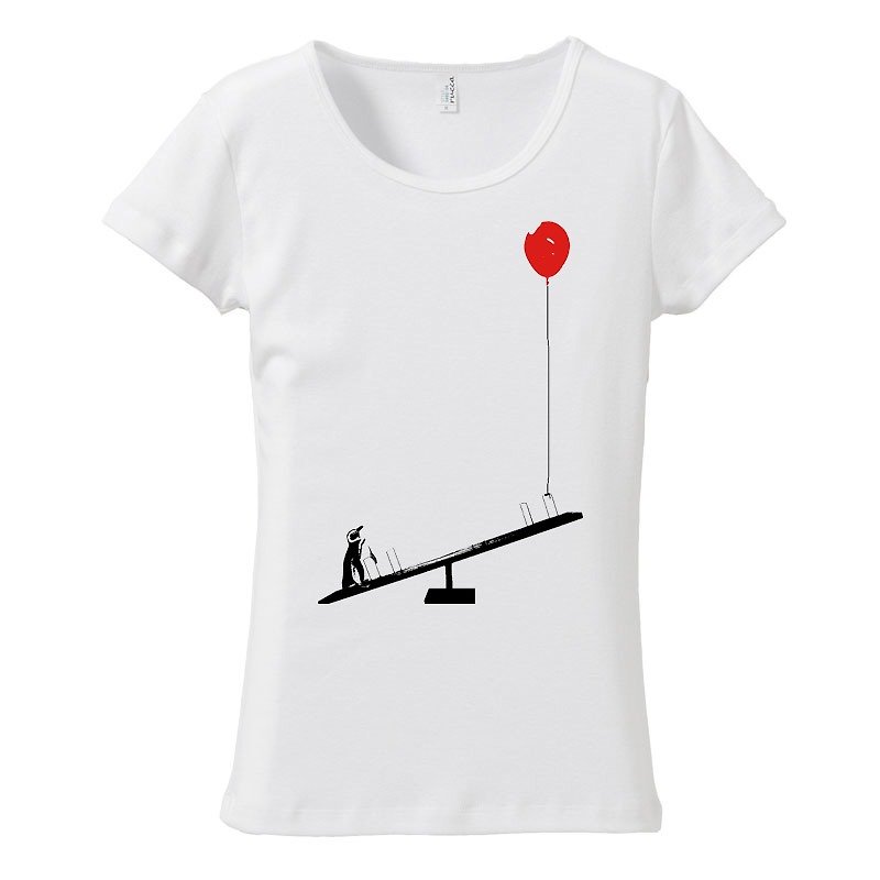 [Women's T-shirt] Penguins, balloons and seesaws - เสื้อยืดผู้หญิง - ผ้าฝ้าย/ผ้าลินิน ขาว