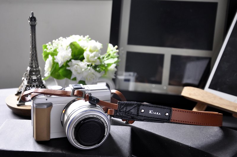Caelus Young Italian leather strap (brown) - Cameras - Genuine Leather Brown