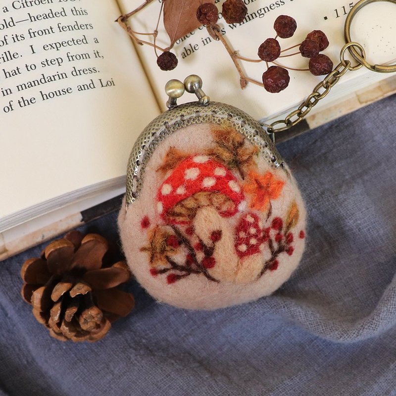 【羊毛氈】迷你口金包-小蘑菇系列-楓紅秋色 - 散紙包 - 羊毛 金色