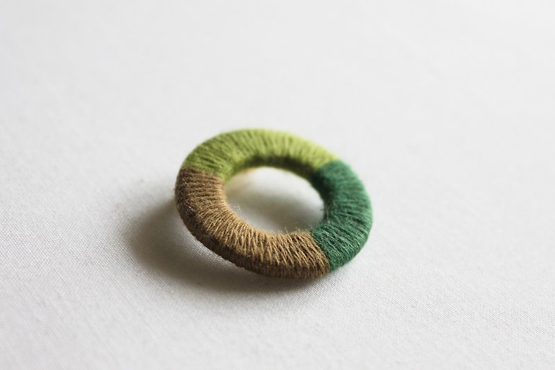 [Recycled cotton] tone brooch - เข็มกลัด - ผ้าฝ้าย/ผ้าลินิน สีเขียว