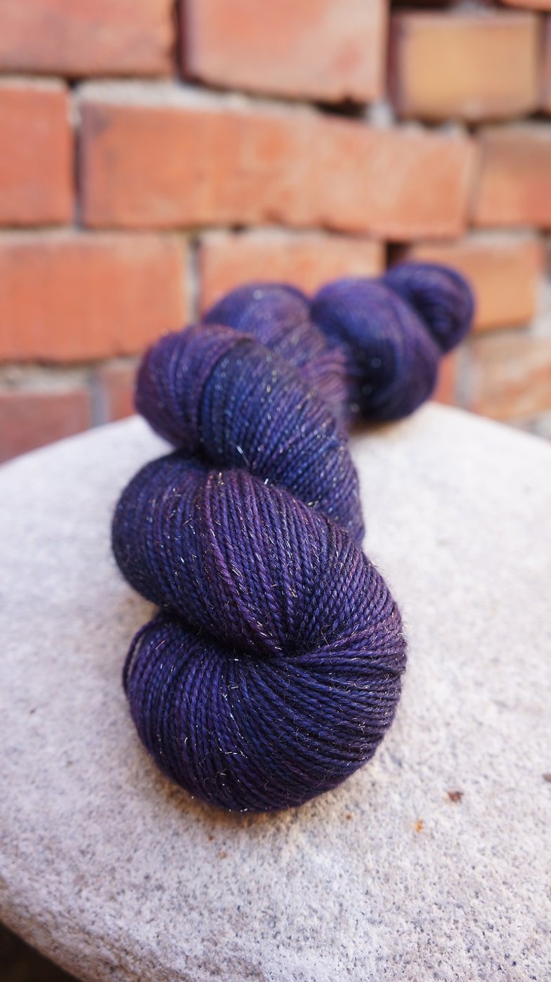 手染めのライン。スパークス紫 - 編み物/刺繍/羊毛フェルト/裁縫 - ウール 