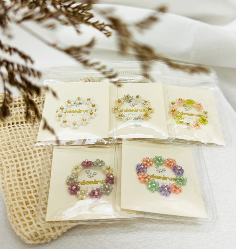 【Blooming Floral Ring】Selected 5 Colors | Japanese Micro Beads | 4 Size Options - แหวนทั่วไป - อะคริลิค หลากหลายสี