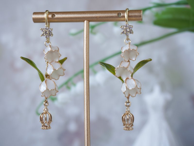 [White six-petal lily of the valley] Handmade original earrings Bronze resin elegant earrings/ear clips - ต่างหู - เรซิน ขาว